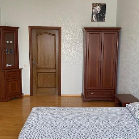 Comfortable Apartment On The Obolon Киев Экстерьер фото